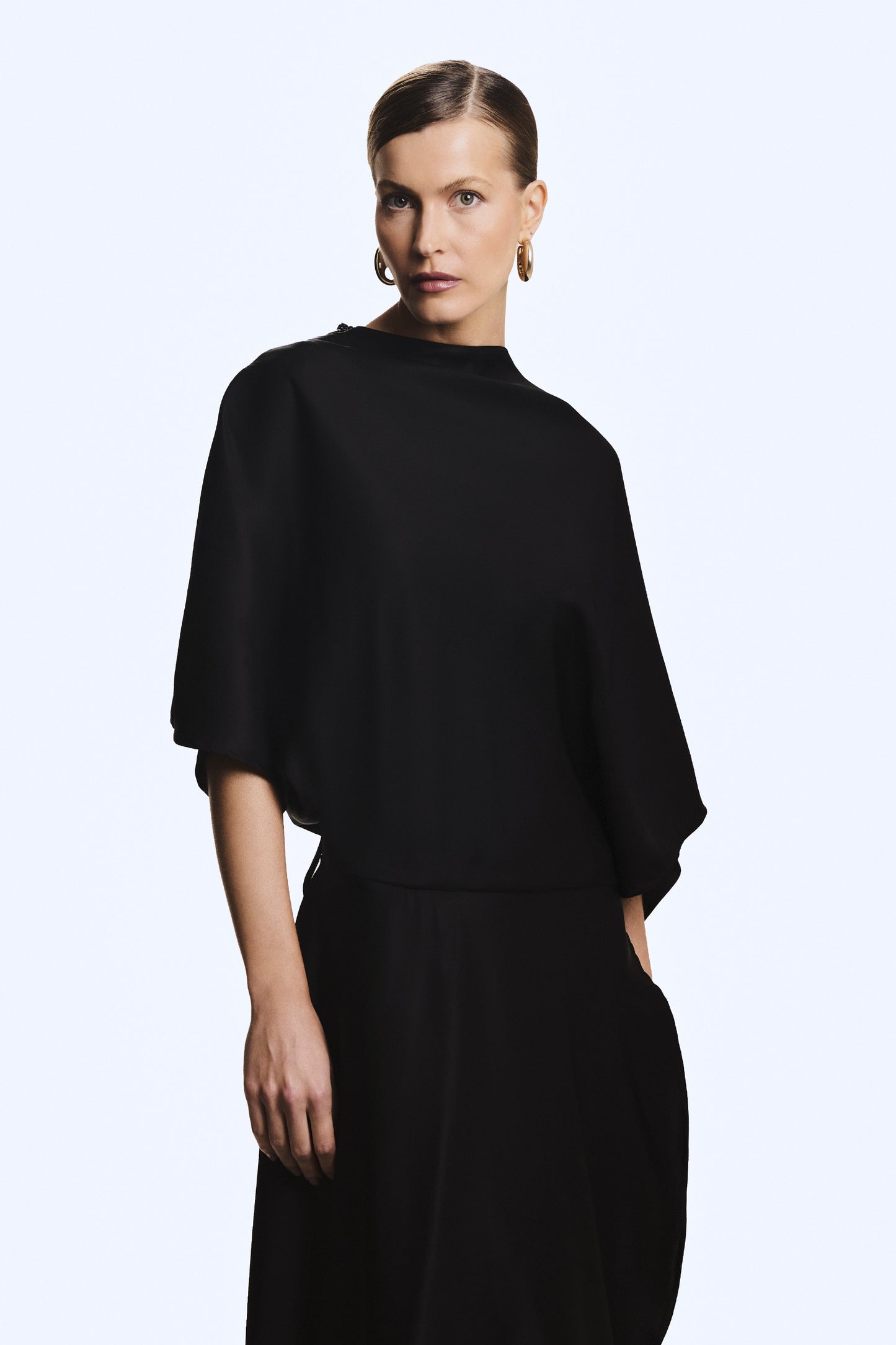 VESTIDO MIDI FLUIDO COM TRANSPASSE SAIA PRETO