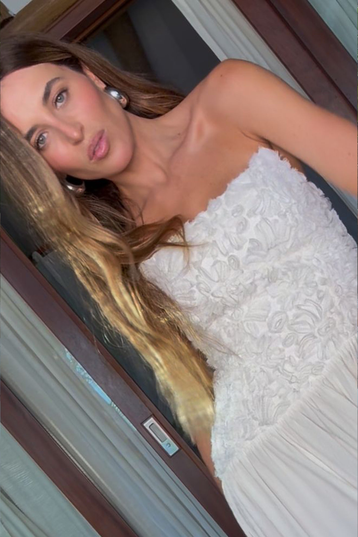 VESTIDO MIDI EM TULE E SAIA DEGAGÊ OFF WHITE