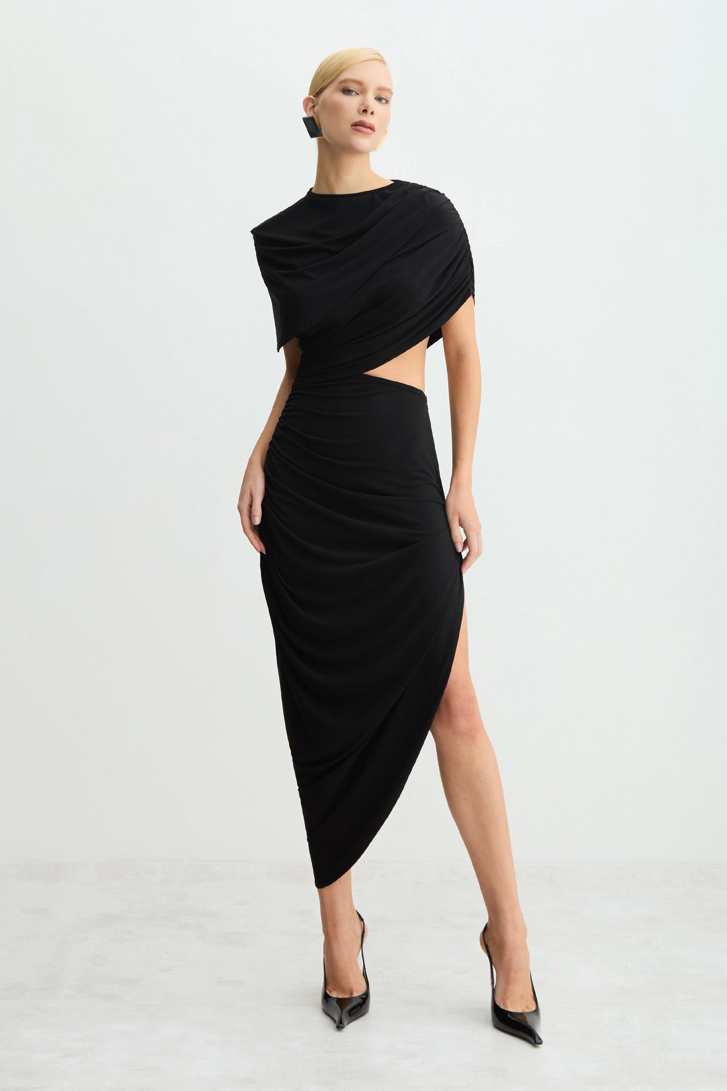 VESTIDO MIDI SOBREPOSICAO FLUIDA BUSTO BARRA BALONE PRETO
