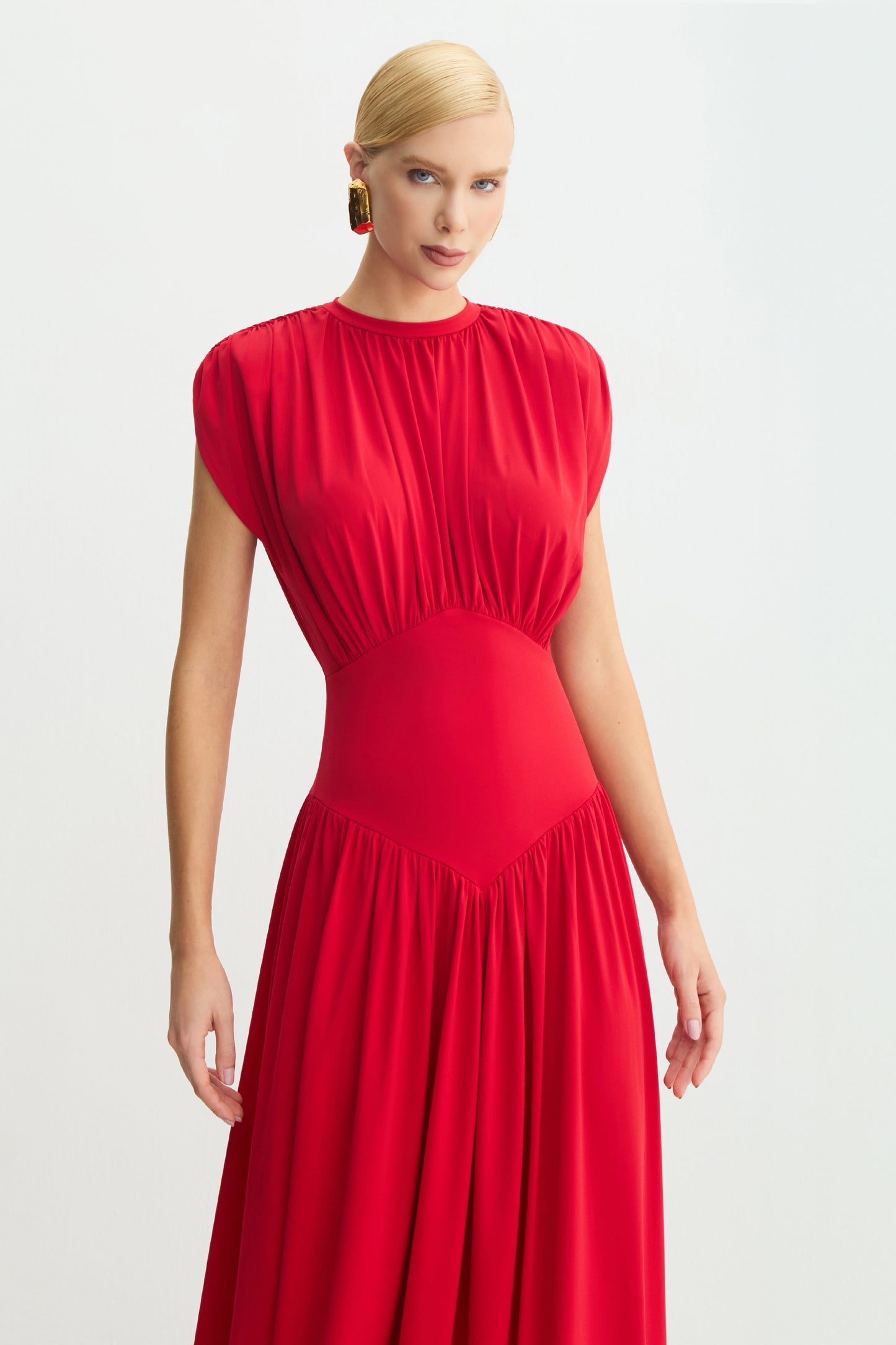 VESTIDO MIDI MANGA CURTA COS AMPLO COM SAIA FLUIDA VERMELHO
