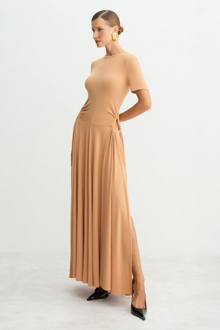 VESTIDO MIDI ALONGADO ABERTURA COM FRANZIDO LATERAL LARANJA PESSEGO