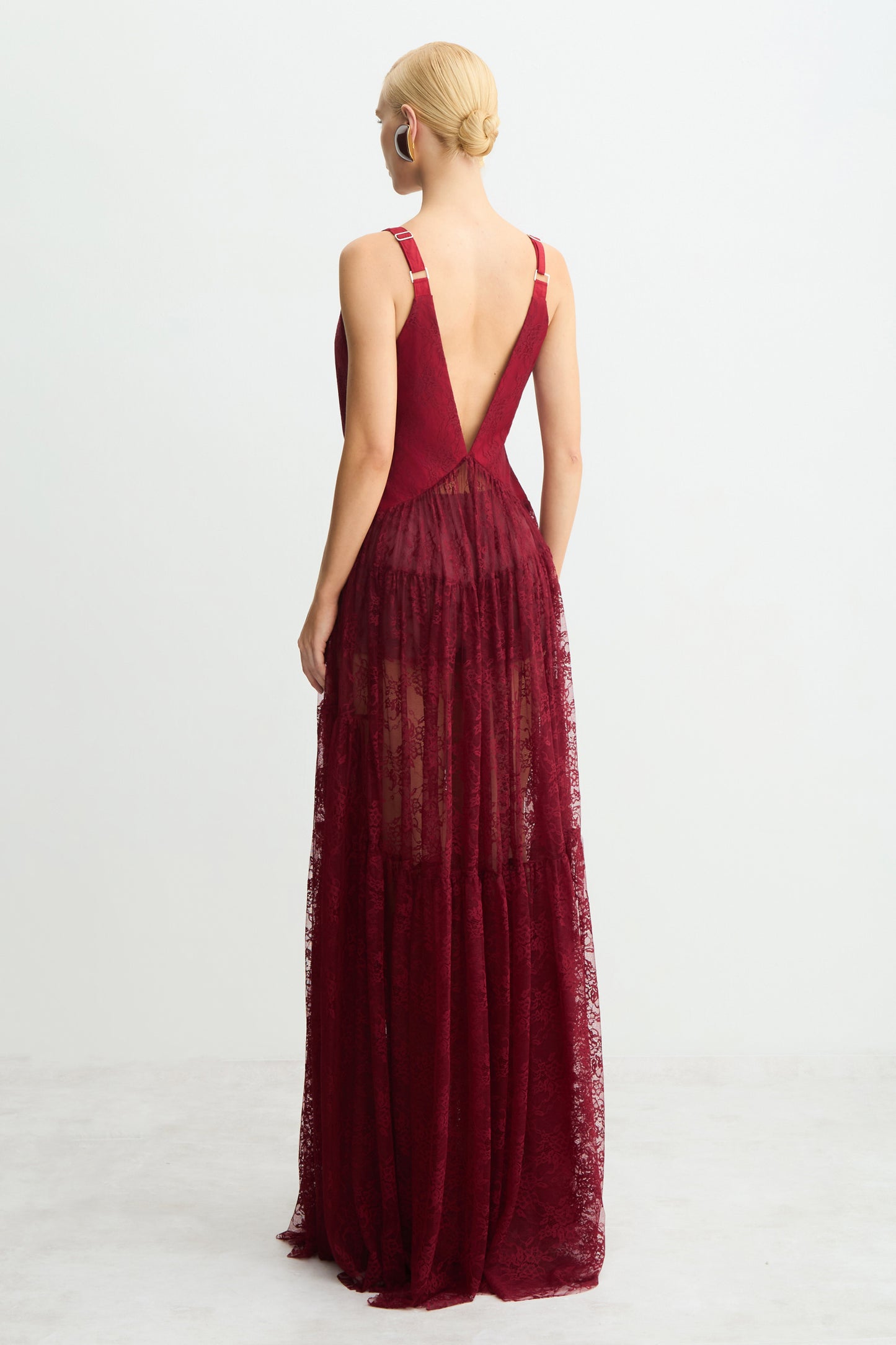 VESTIDO LONGO ALCAS LARGAS COM DECOTE V EM RENDA VINHO