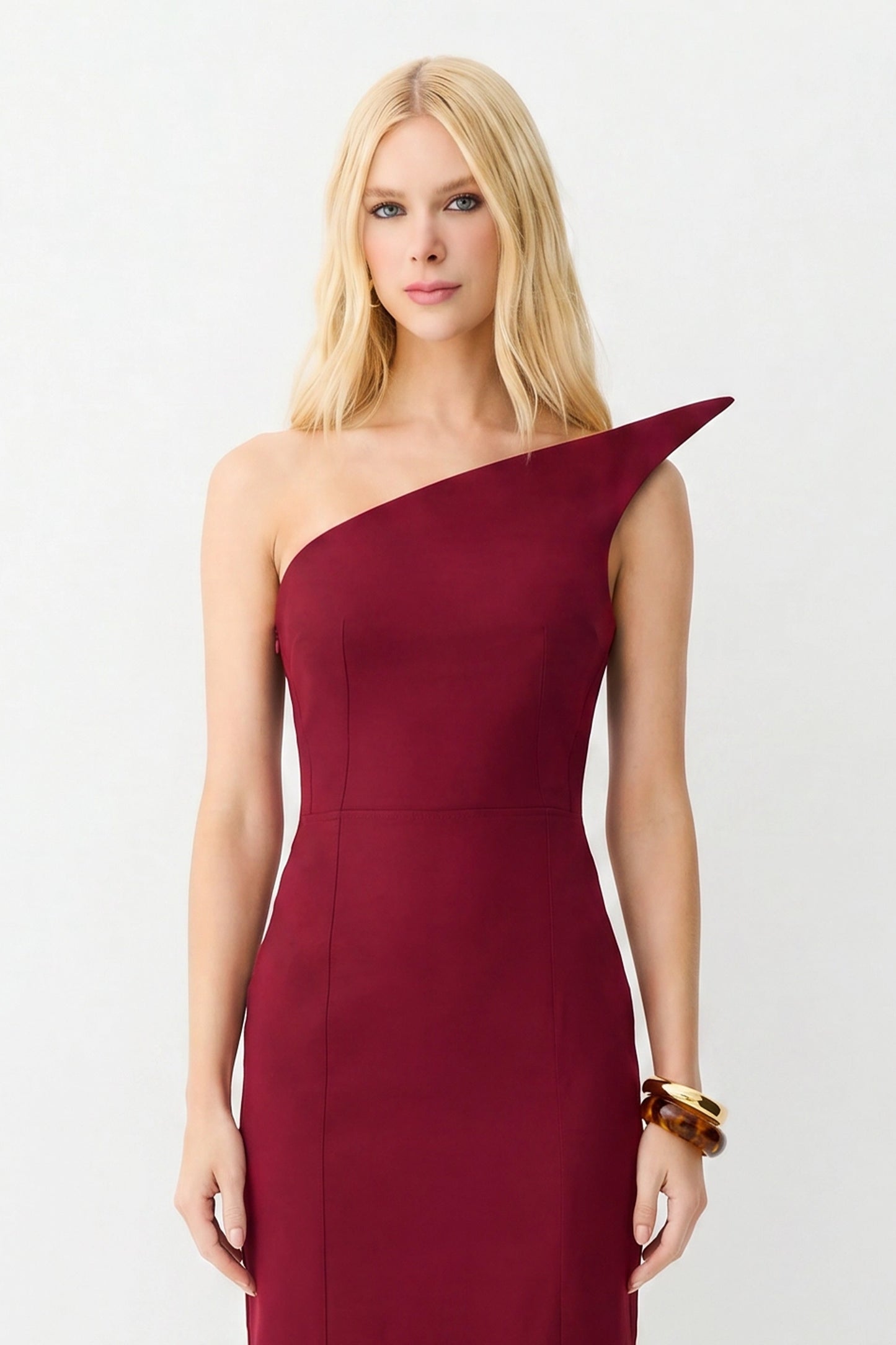 VESTIDO MIDI RECORTE ASSIMETRICO ESTRUTURADO DECOTE VERMELHO CEREJA