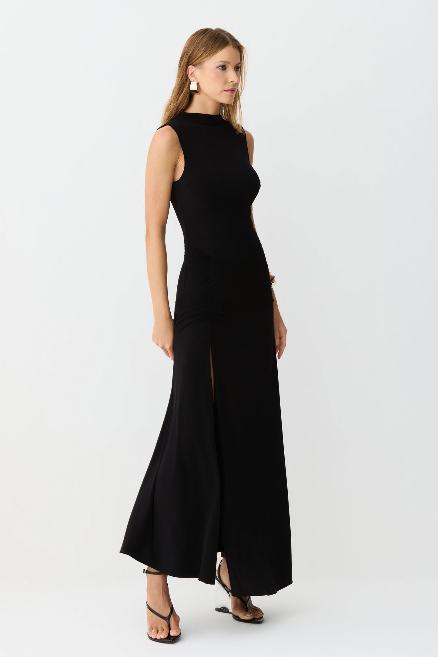 VESTIDO MIDI BARRA FLUIDA FRANZIDOS FRONTAL E LATERAL PRETO