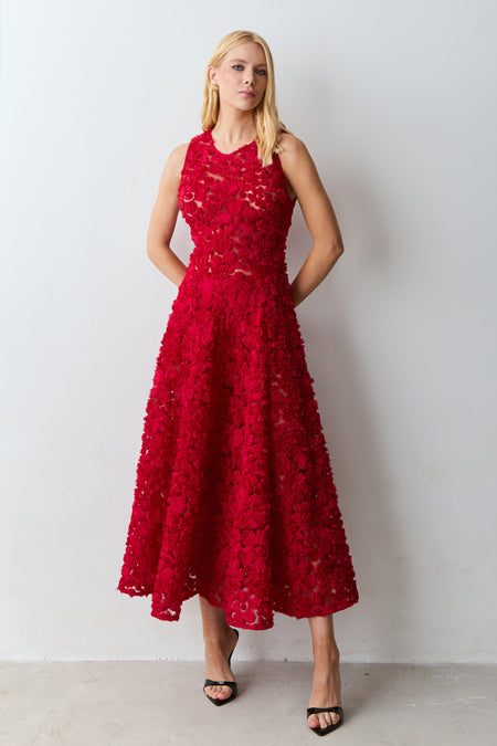 VESTIDO MIDI REGATA COM BARRA AMPLA EM TULE BORDADO VERMELHO RUBI