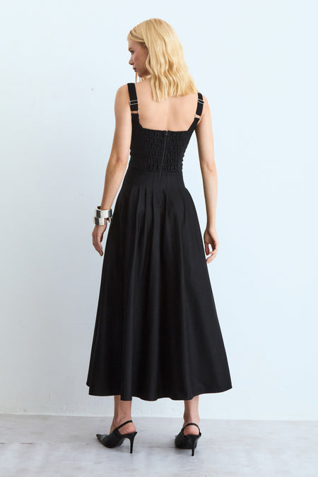 VESTIDO MIDI RECORTE V BUSTO E PREGAS NA SAIA PRETO