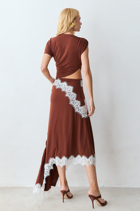 VESTIDO MIDI COM ABERTURA LATERAL E DETALHES RENDA VESTIDO MIDI COM ABERTURA LATERAL E DETALHES RENDA MARROM CHOCOLATE