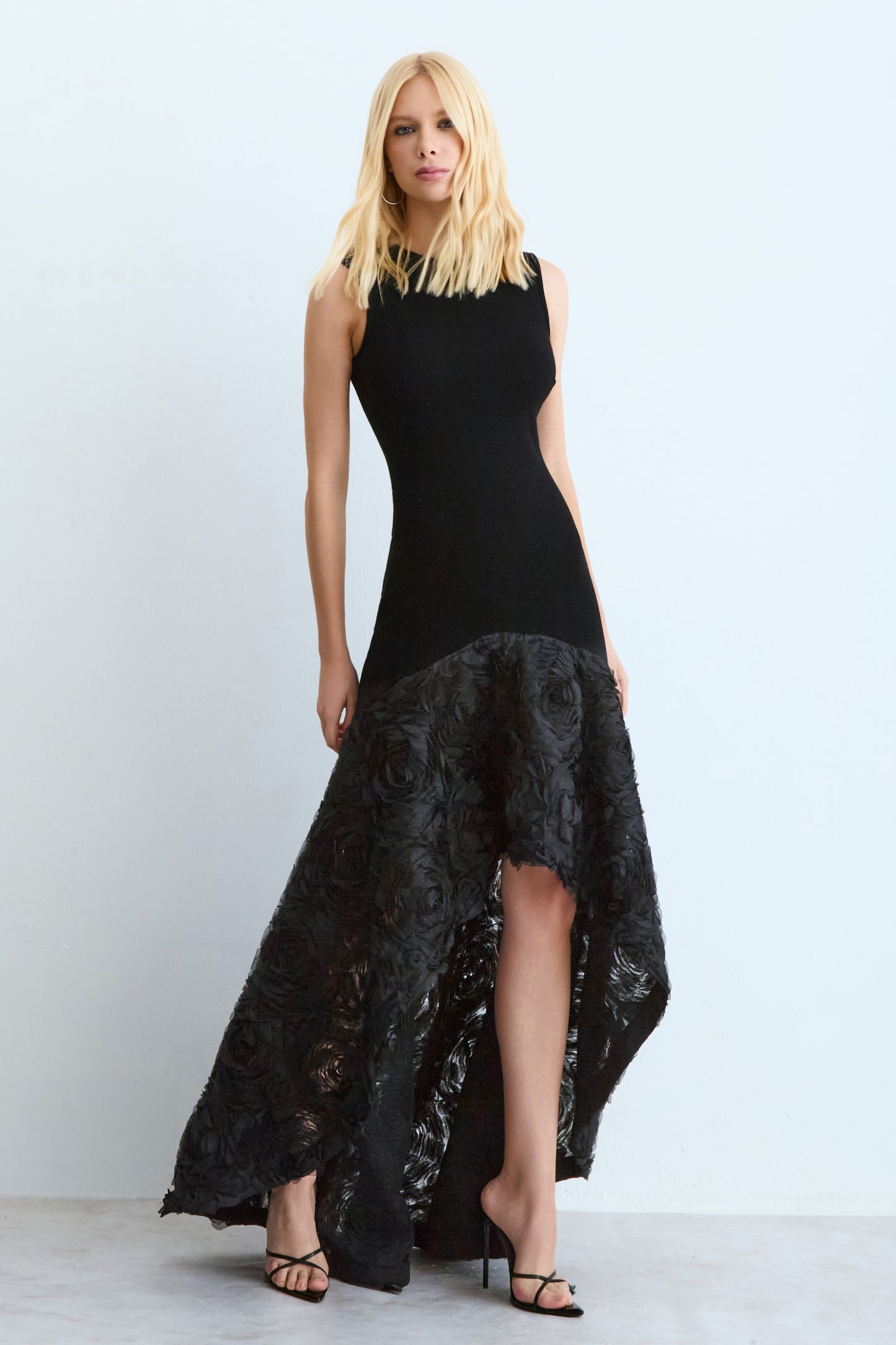 VESTIDO MULLET COM BARRA EM RENDA PRETO
