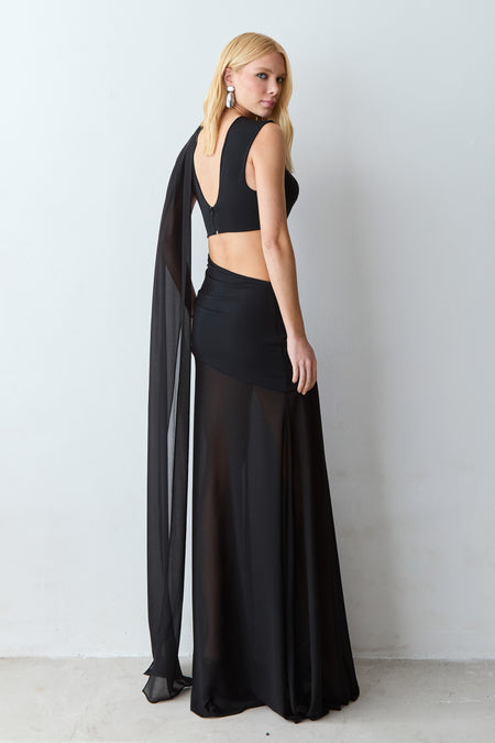 VESTIDO LONGO COM ABERTURA LATERAL E FAIXA FLUIDA PRETO