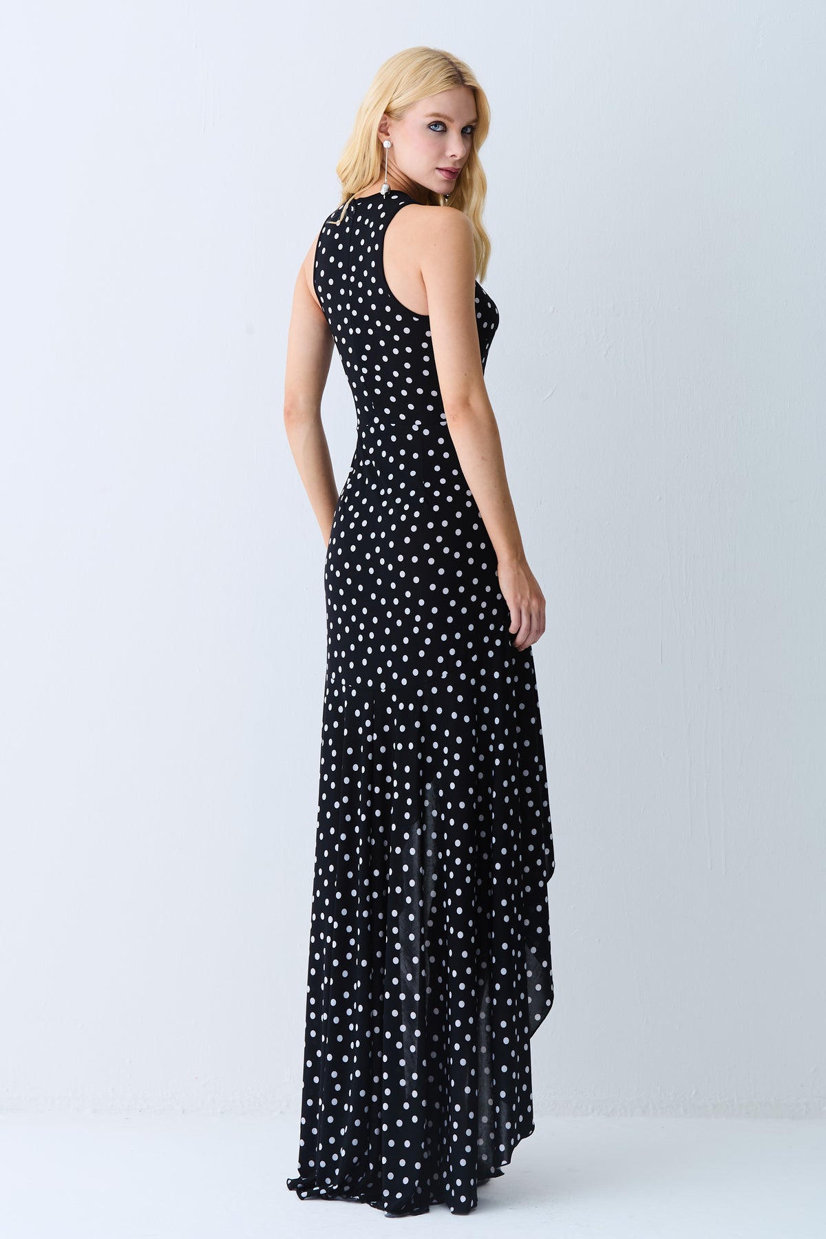 VESTIDO MULLET EM ESTAMPA POÁ MÉDIO PRETO