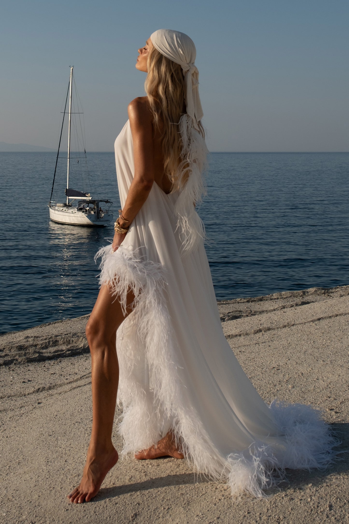 VESTIDO MULLET BARRA ASSIMETRICA E AMARRACO PESCOCO OFF WHITE