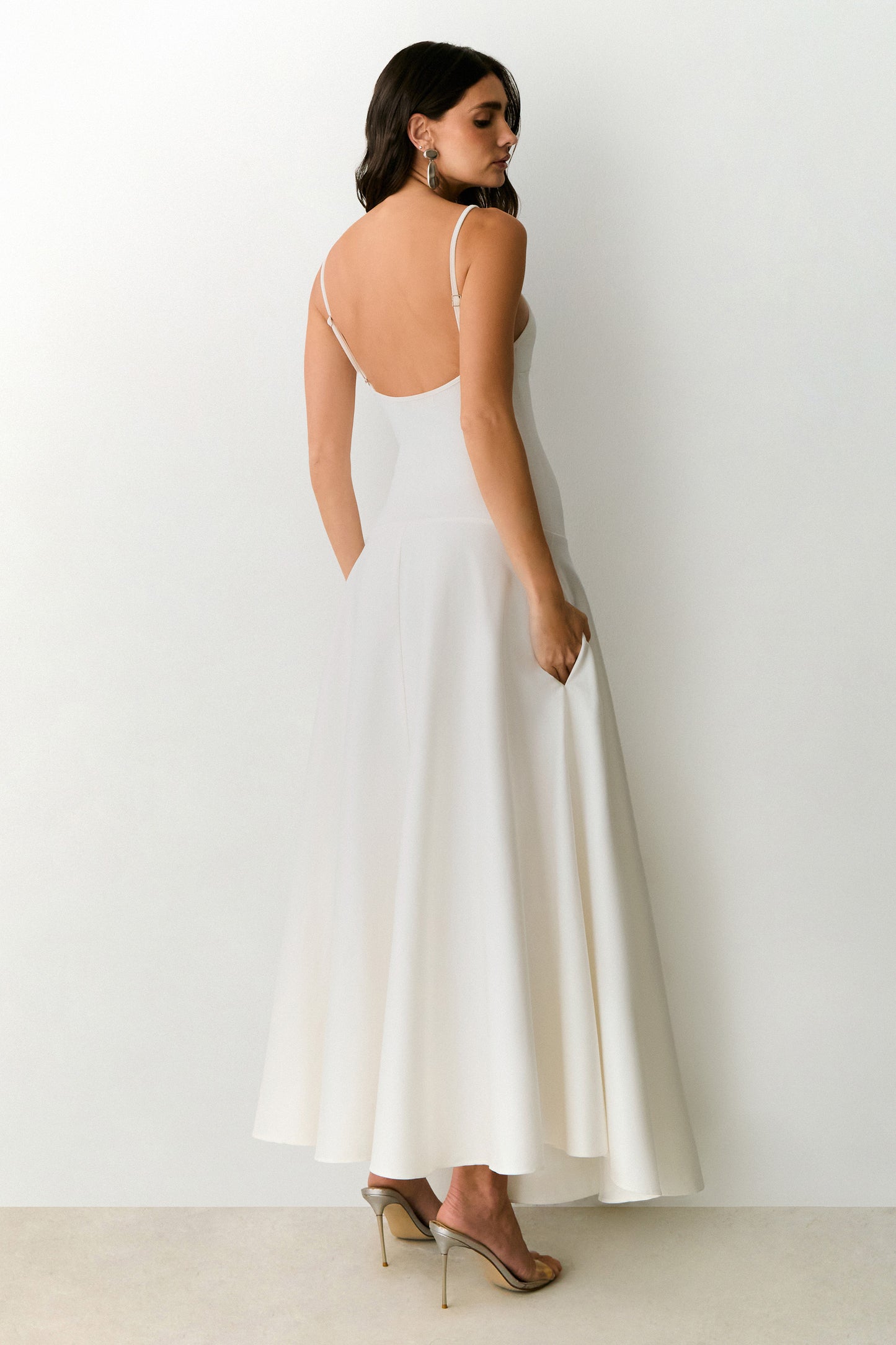 VESTIDO MIDI COSTAS ABERTAS E SAIA COM VOLUME OFF WHITE