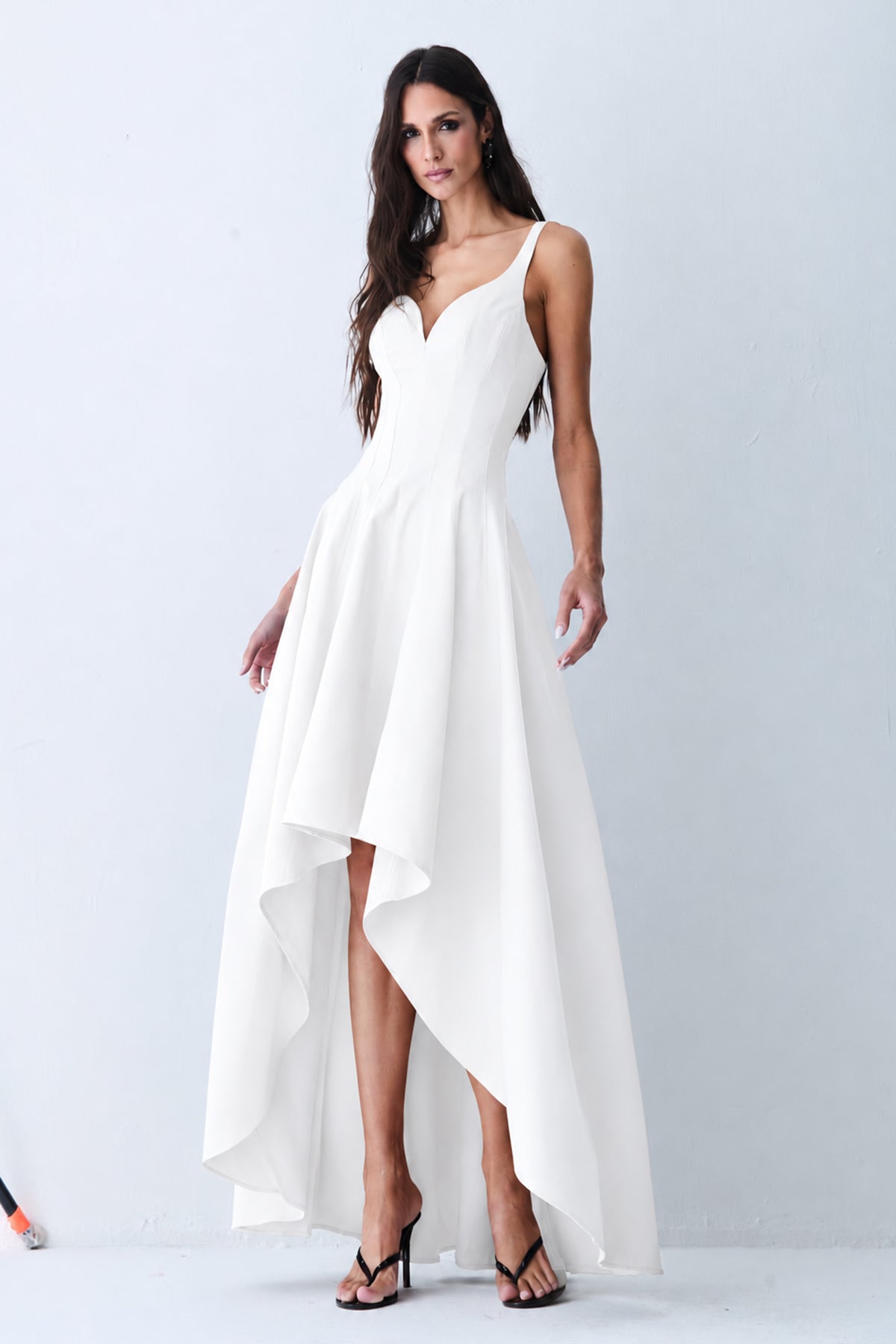 VESTIDO MULLET ESTRUTURADO COM RECORTE BUSTO E CINTURA OFF WHITE