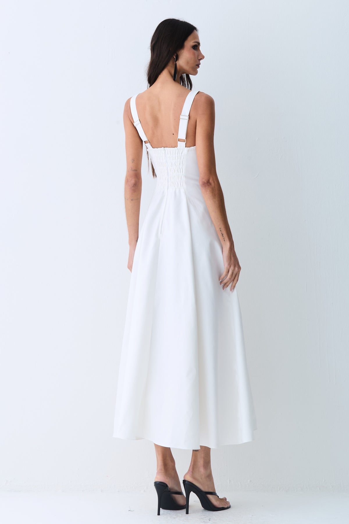 VESTIDO MIDI DRAPEADOS BUSTO E RECORTES CINTURA OFF WHITE