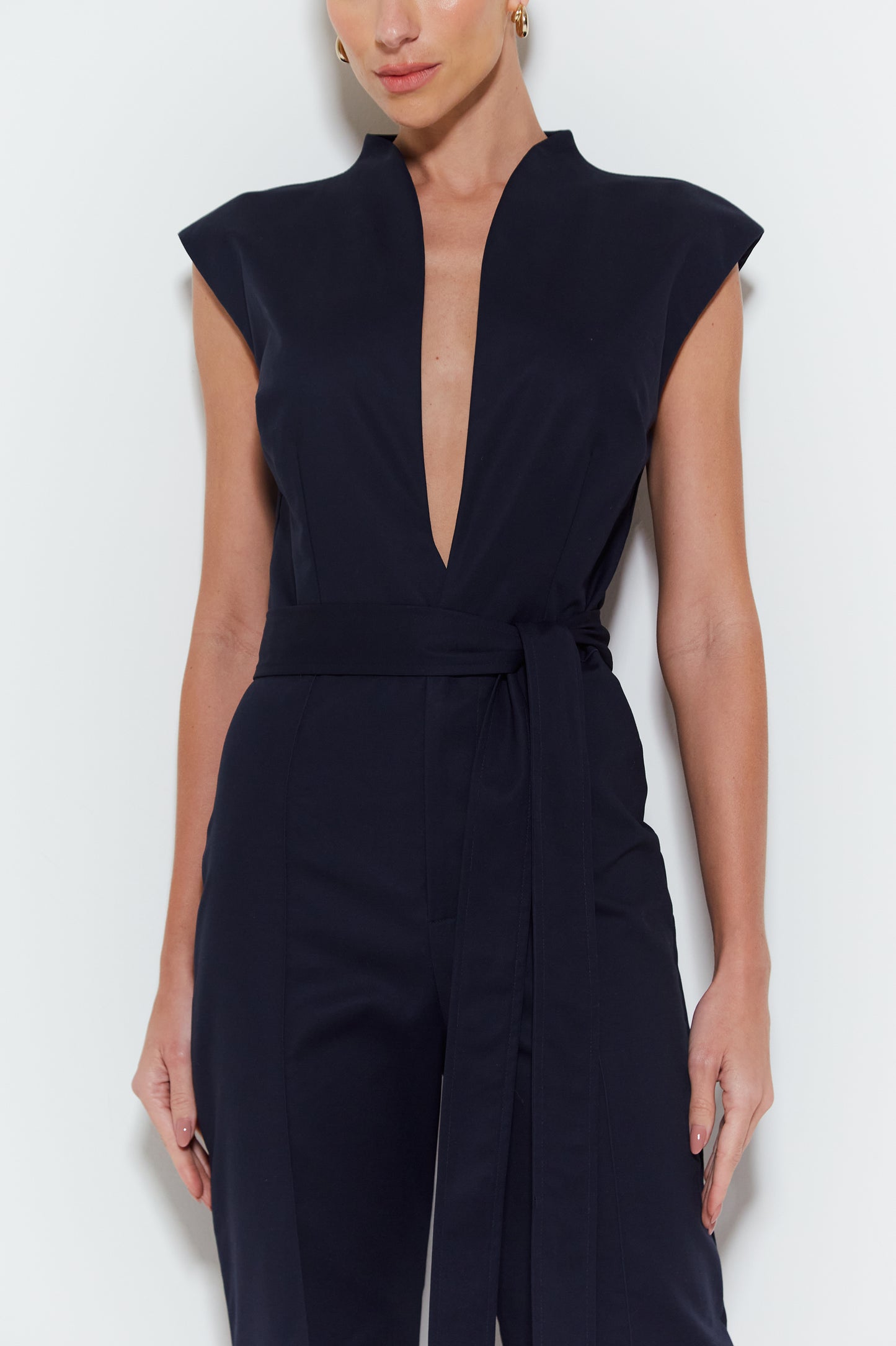 MACACAO MANGA CURTA COM DECOTE PROFUNDO E OMBREIRAS AZUL MARINHO