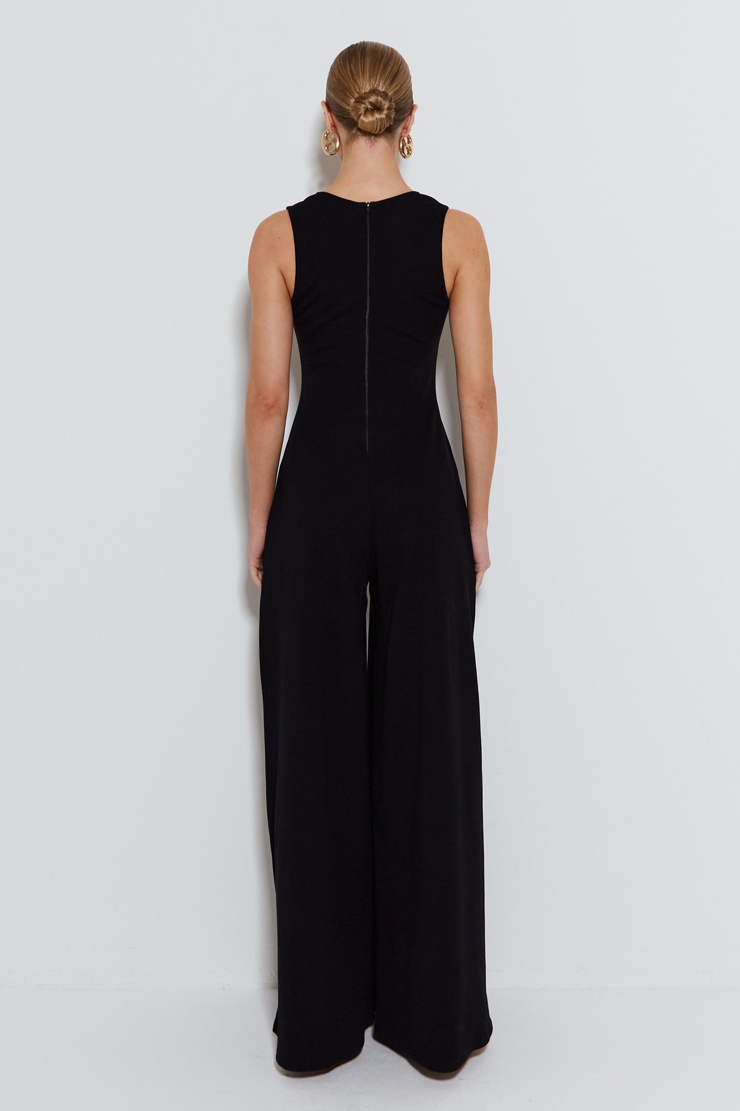 MACACAO MANGA CURTA COM DECOTE PROFUNDO E BARRA AMPLA PRETO