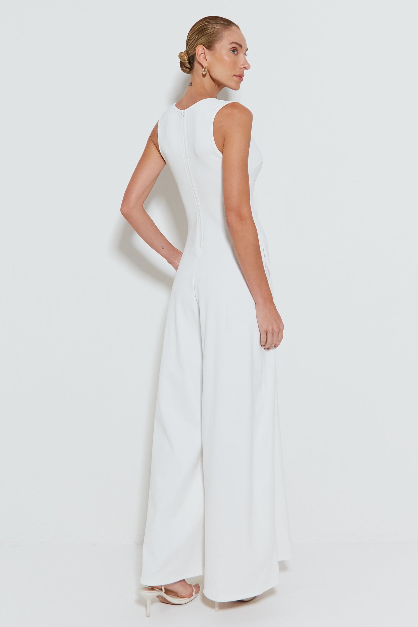 MACACAO MANGA CURTA COM DECOTE PROFUNDO E BARRA AMPLA OFF WHITE