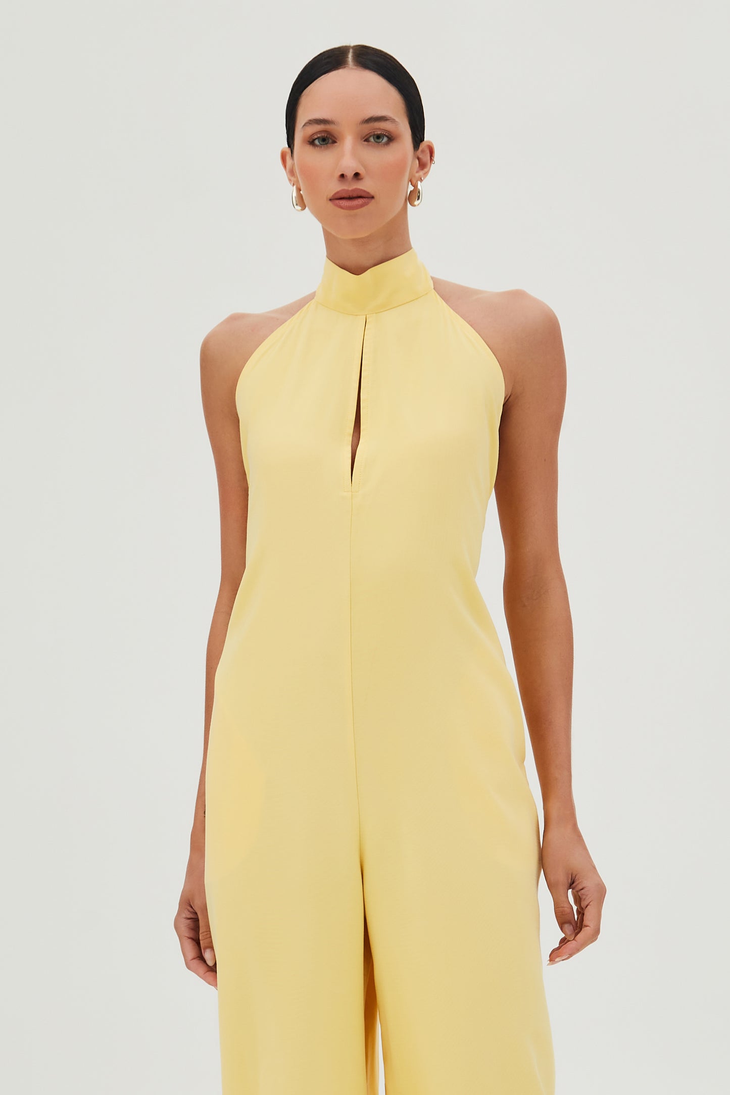 MACACAO FRENTE UNICA GOLA ALTA COM ABERTURA MEIO BUSTO AMARELO MANTEIGA