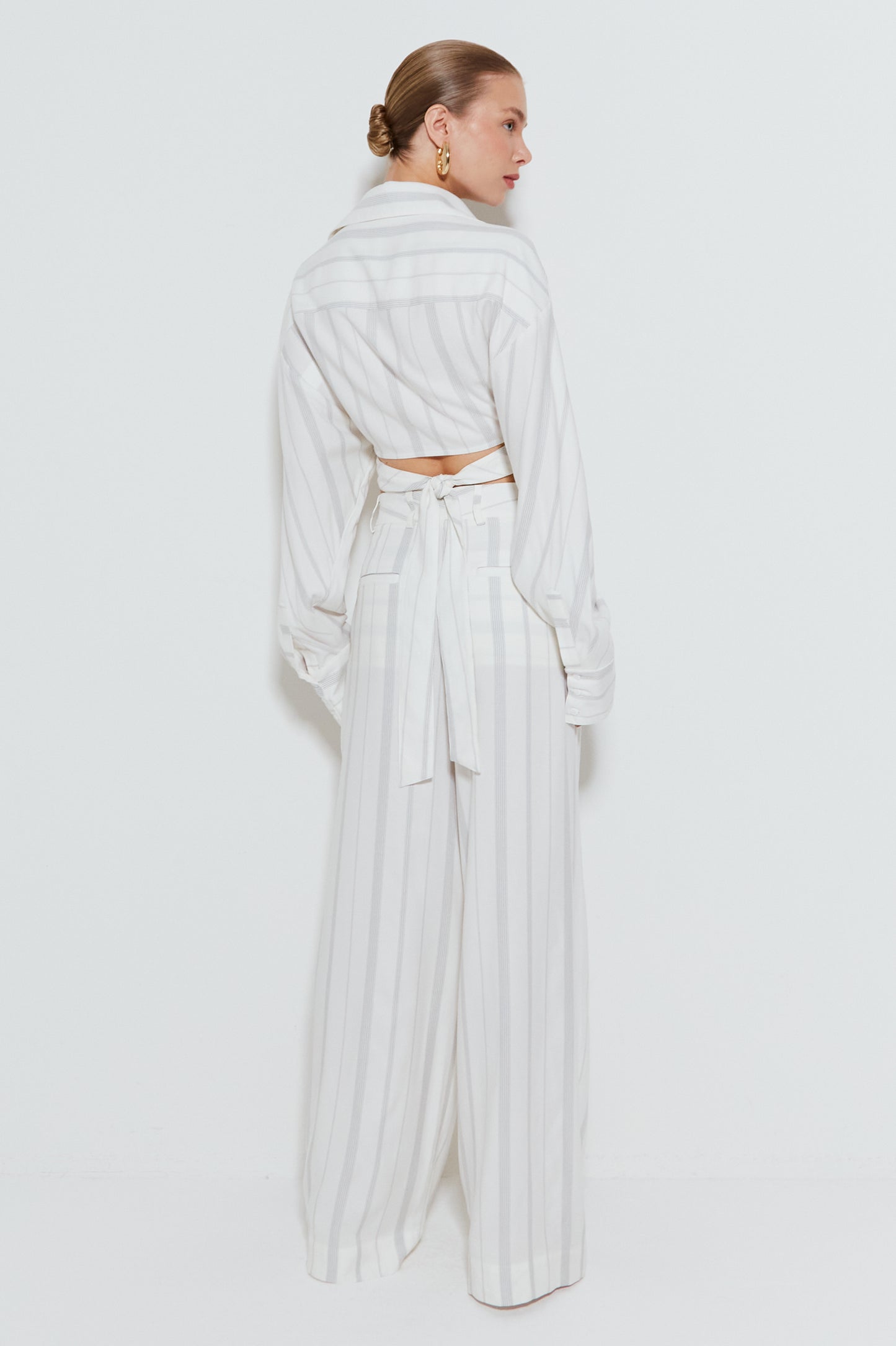 CALÇA PANTALONA ALFAIATARIA COM PREGAS LISTRADO PRETO