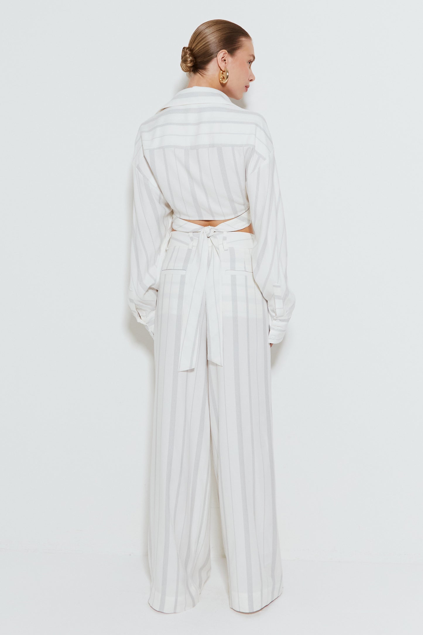 CALÇA PANTALONA ALFAIATARIA COM PREGAS LISTRADO AZUL