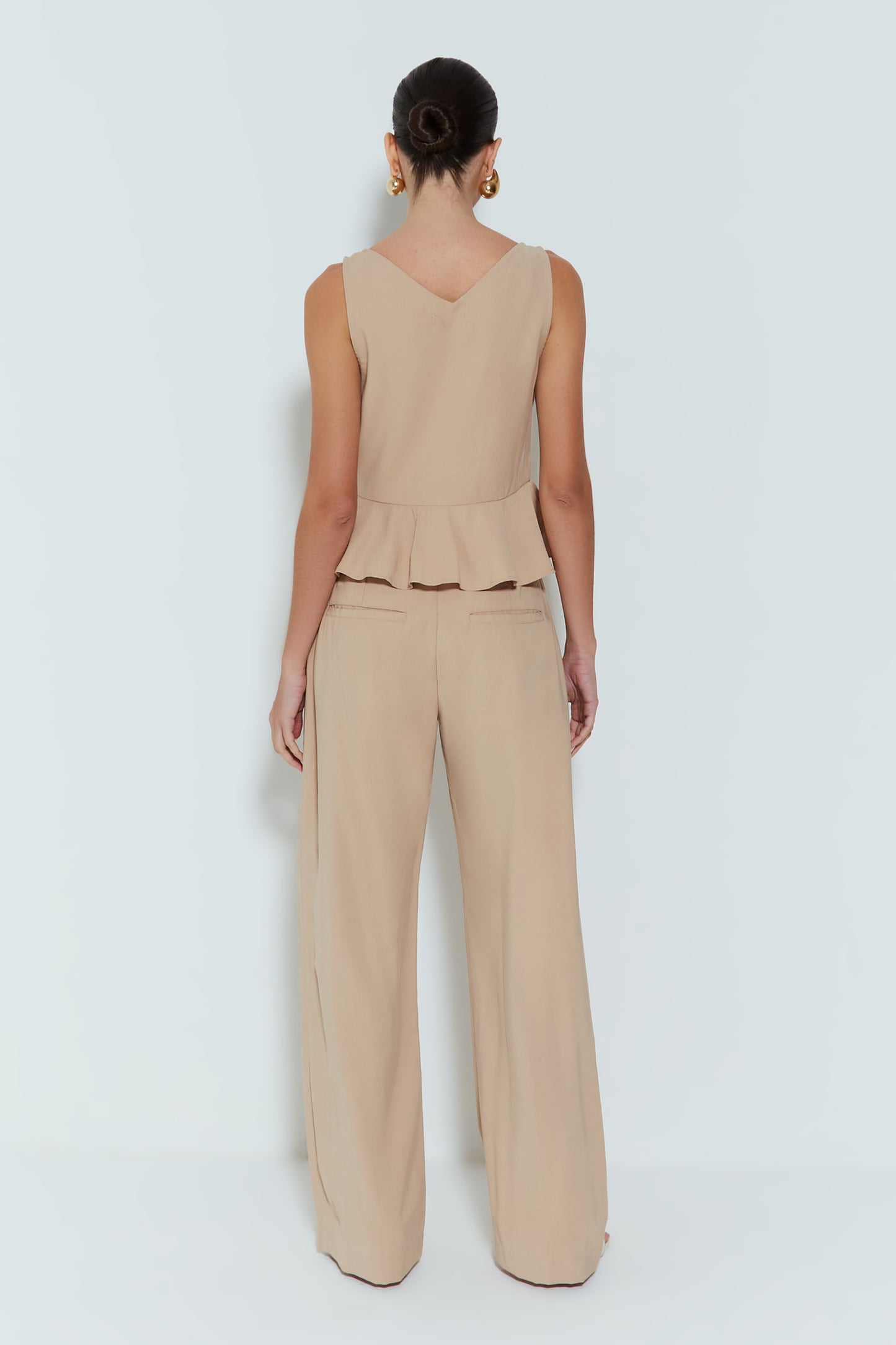 CALÇA RETA COM DETALHE FRENTE KAKI CLARO