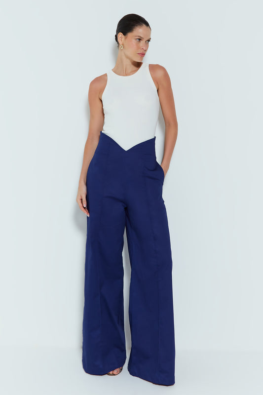 CALÇA PANTALONA CINTURA ALTA COM RECORTE NO COS AZUL CARBONO