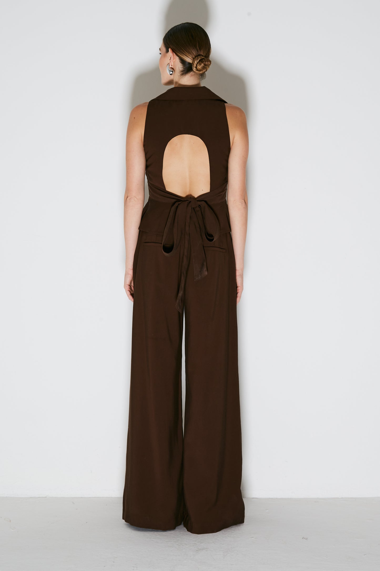 CALÇA PANTALONA ALFAIATARIA COM COS TRASNPASSADO MARROM