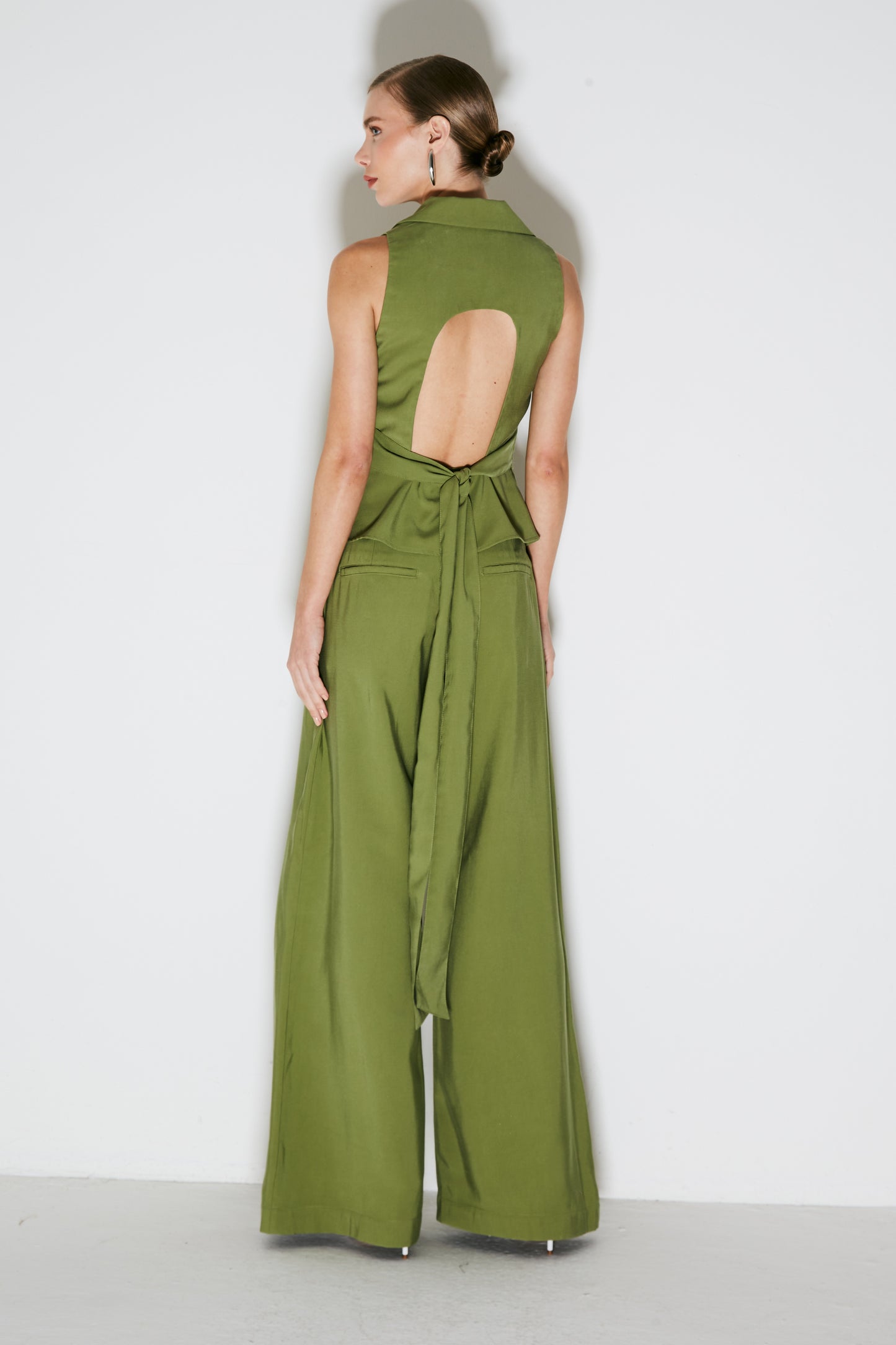 CALÇA PANTALONA ALFAIATARIA COM COS TRASNPASSADO VERDE MOSS