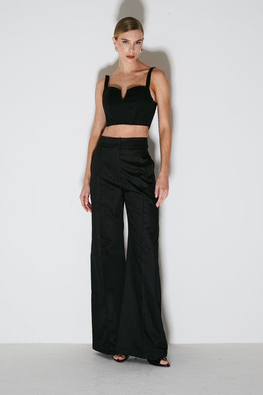 CALÇA PANTALONA ESTRUTURADA COM FRISOS PRETO