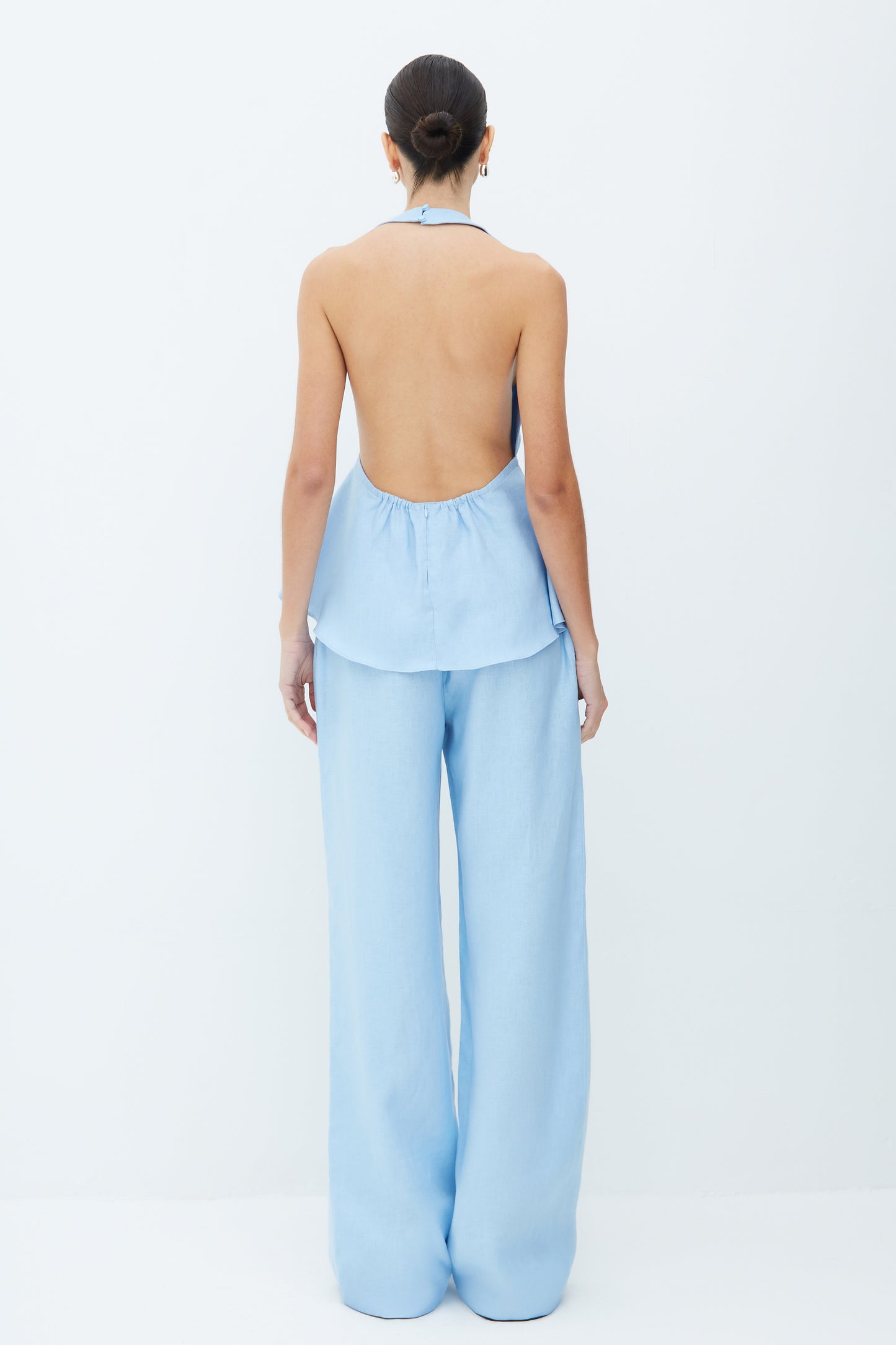 CALÇA RETA COM PREGAS FRONTAL EM LINHO AZUL BEBE