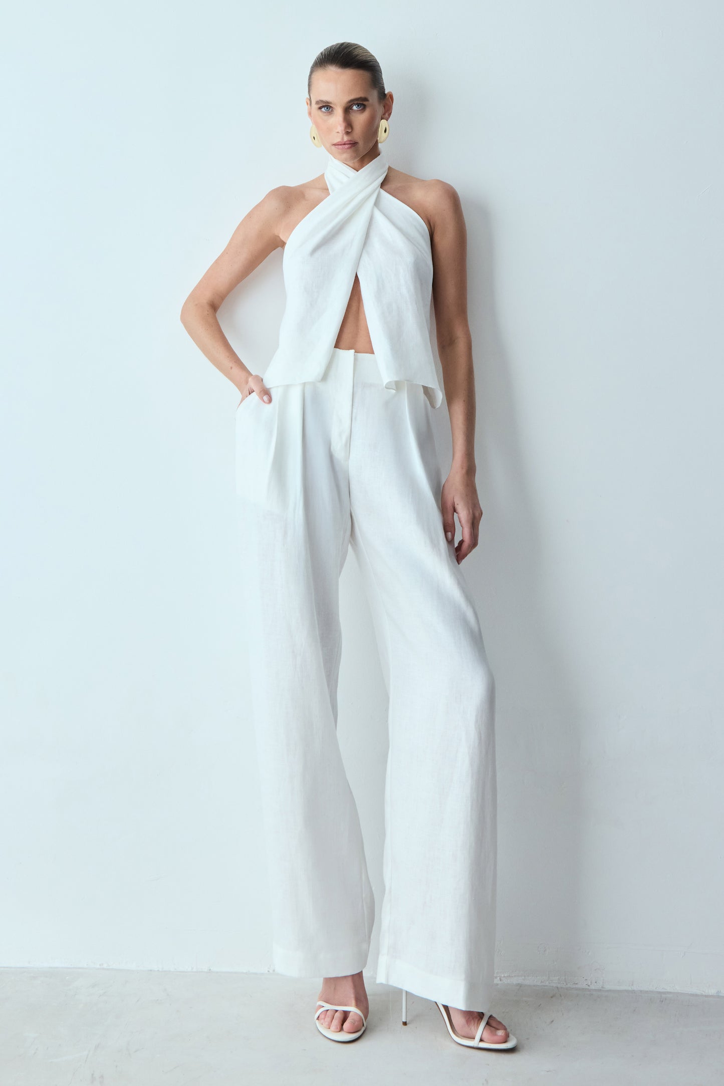 BLUSA TORÇÃO HALTER EM LINHO BRANCO