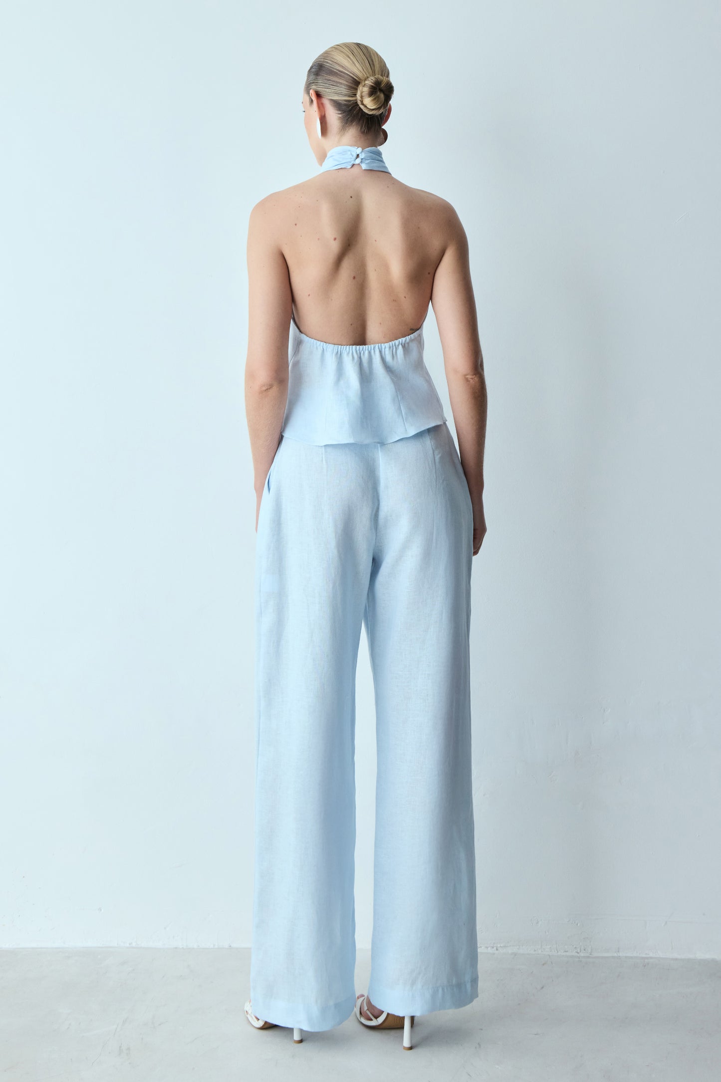 CALÇA RETA CINTURA ALTA COM PREGA FRONTAL AZUL POLAR