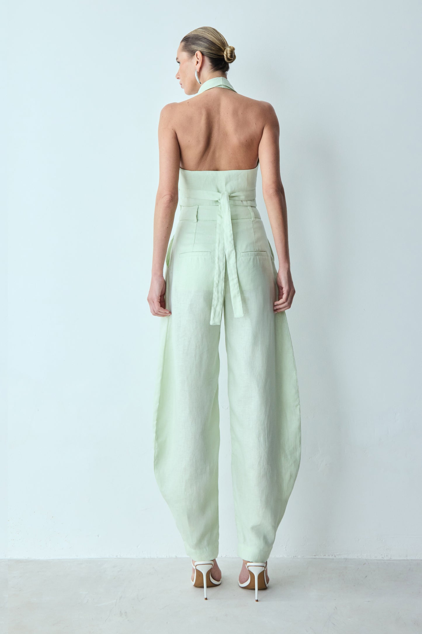 CALÇA BARREL EM LINHO VERDE MENTA