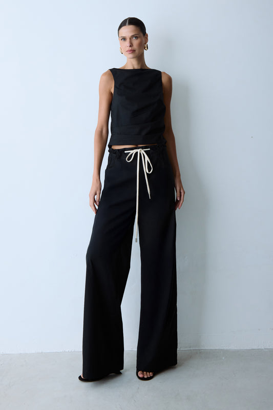 CALCA RETA CINTURA AJUSTAVEL E BOTAO INTERNO PRETO