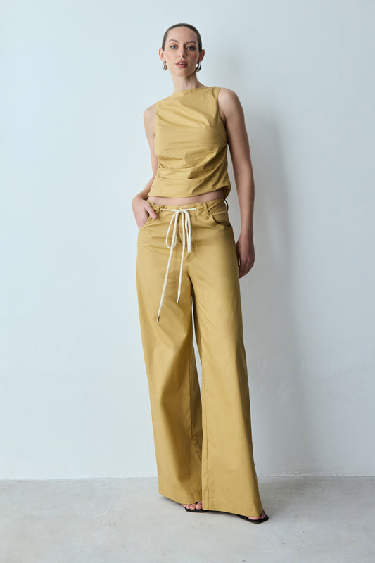 CALCA RETA CINTURA AJUSTAVEL E BOTAO INTERNO KAKI