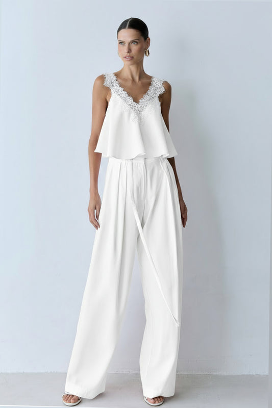 CALCA RETA COM PREGAS FRONTAL E FAIXA COM FIVELA OFF WHITE