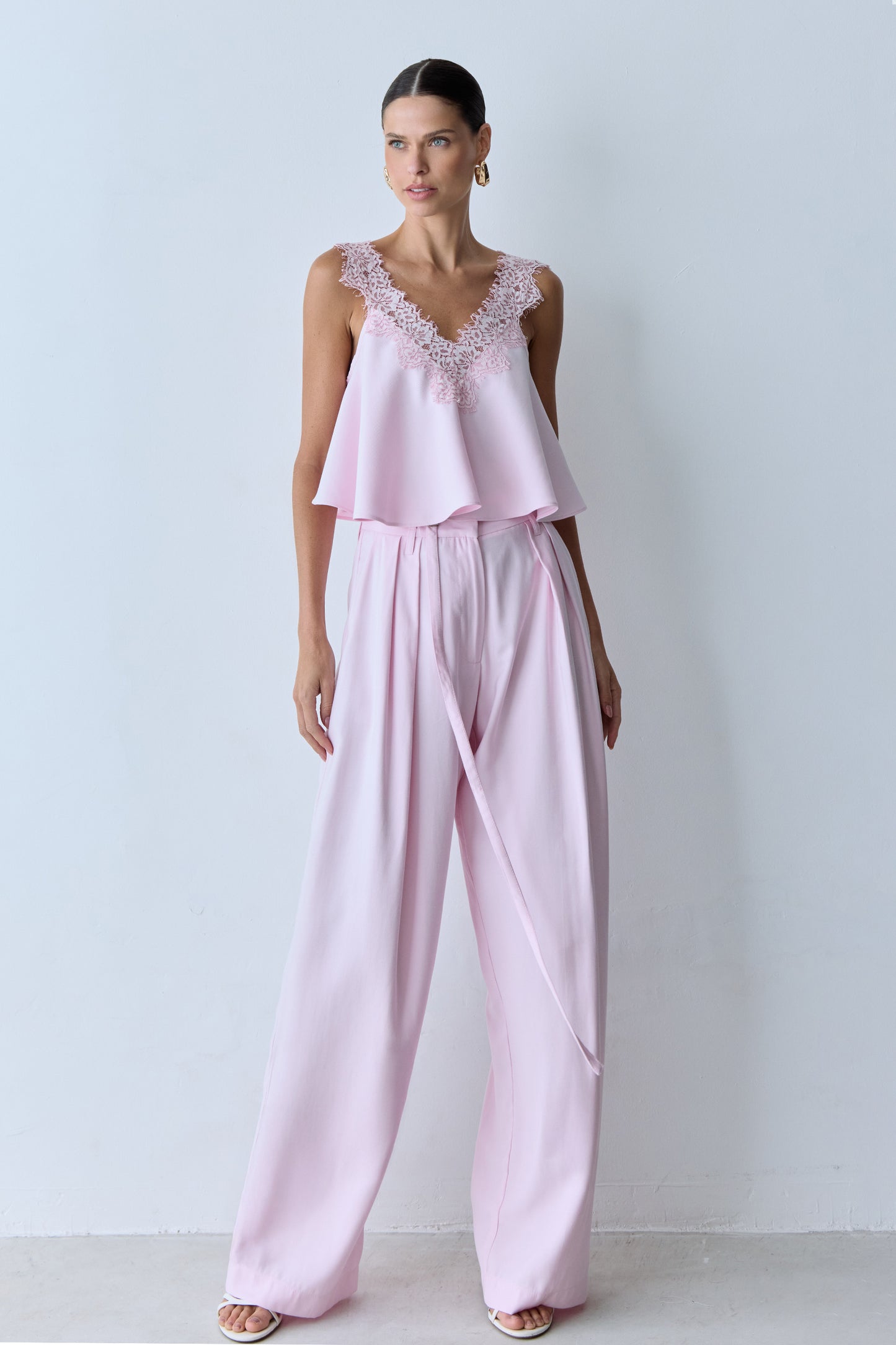 BLUSA DE ALCA COM DECOTE E ALCA EM RENDA COM FLUIDEZ ROSA BEBE