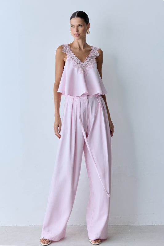 CALCA RETA COM PREGAS FRONTAL E FAIXA COM FIVELA ROSA BEBE