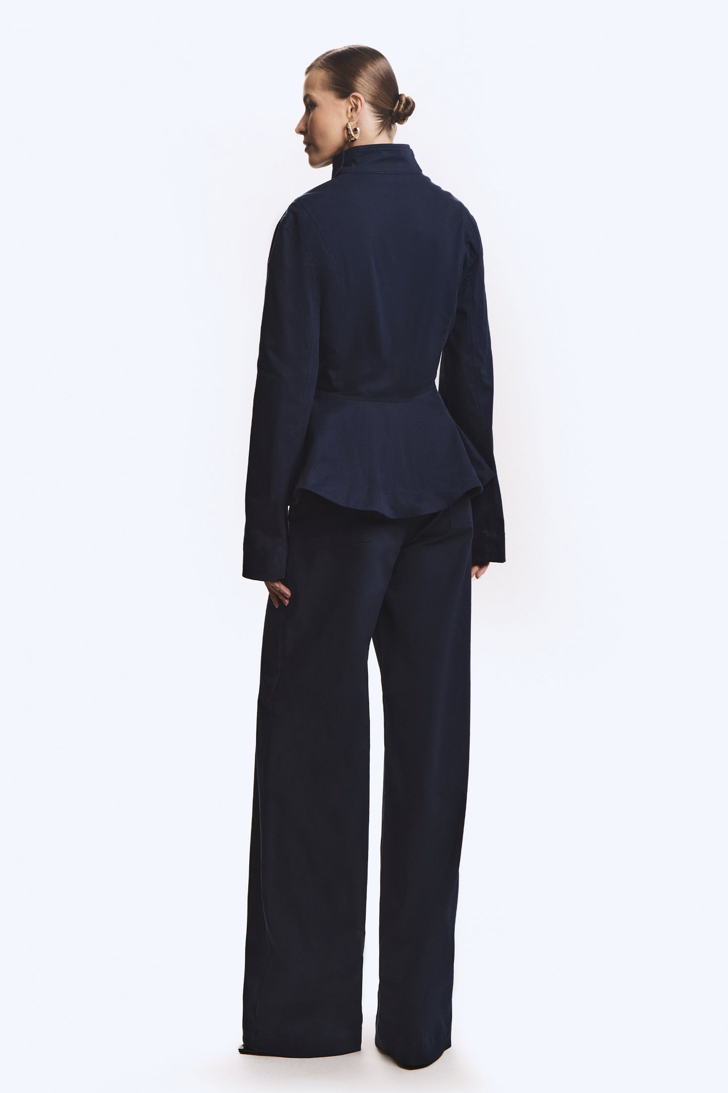 CALCA PANTALONA ESTRUTURADA BOLSO COSTAS AZUL MARINHO ESCURO