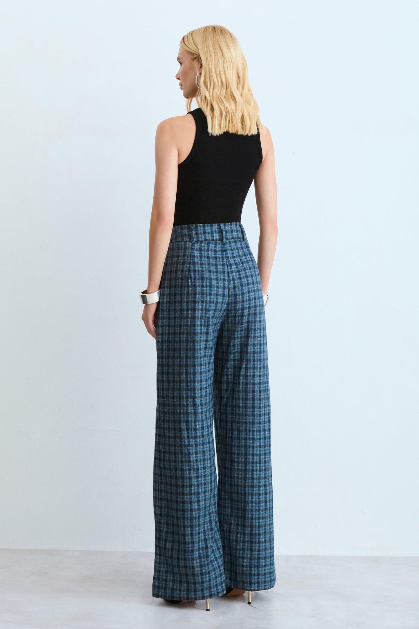 CALCA PANTALONA COM PREGAS FRONTAL XADREZ AZUL