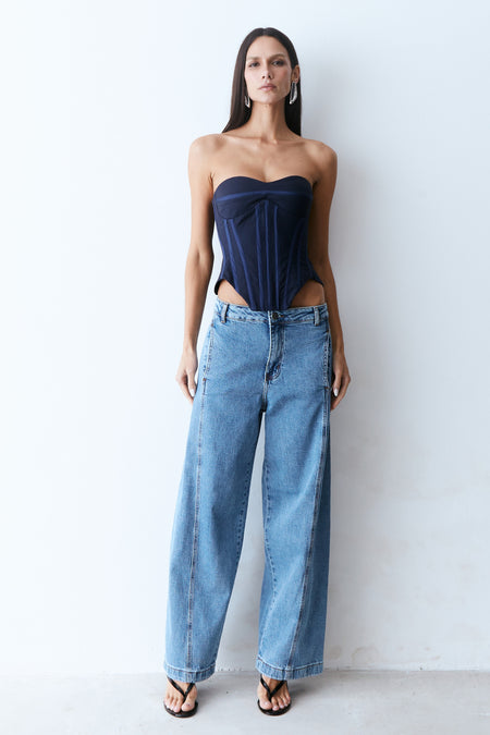CALCA BAGGY COM RECORTE FRENTE E COSTAS AZUL JEANS MEDIO