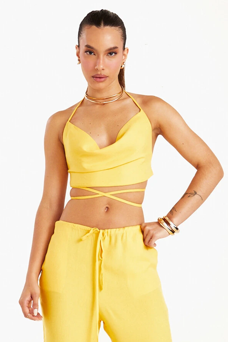 TOP FRENTE ÚNICA COM DECOTE DRAPEADO AMARELO OURO