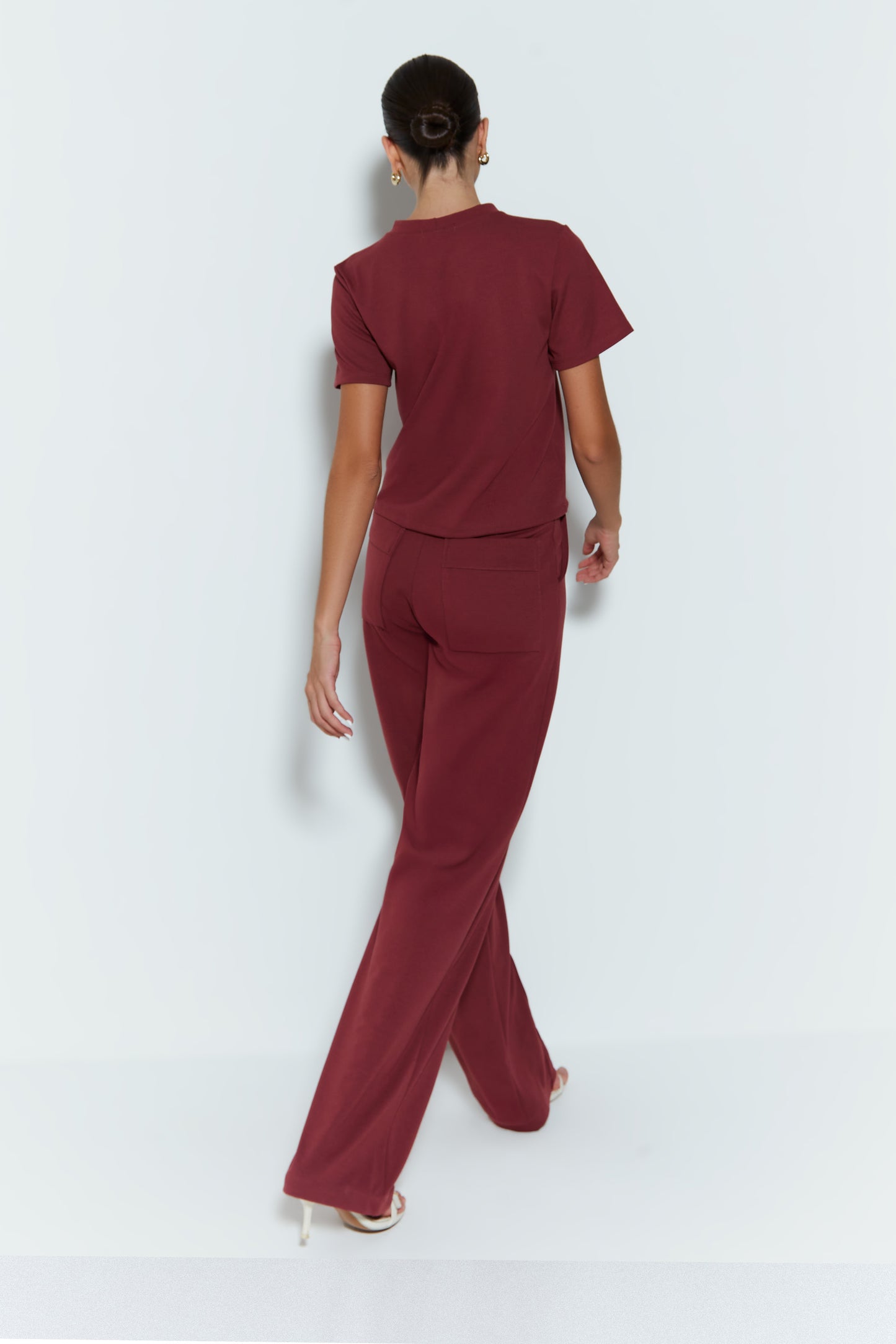 CALÇA PANTALONA COM FRISOS UVA