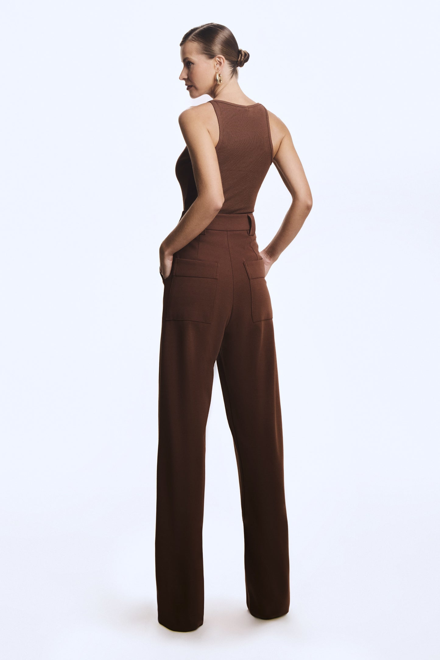 CALÇA PANTALONA COM FRISOS PRETO MARROM