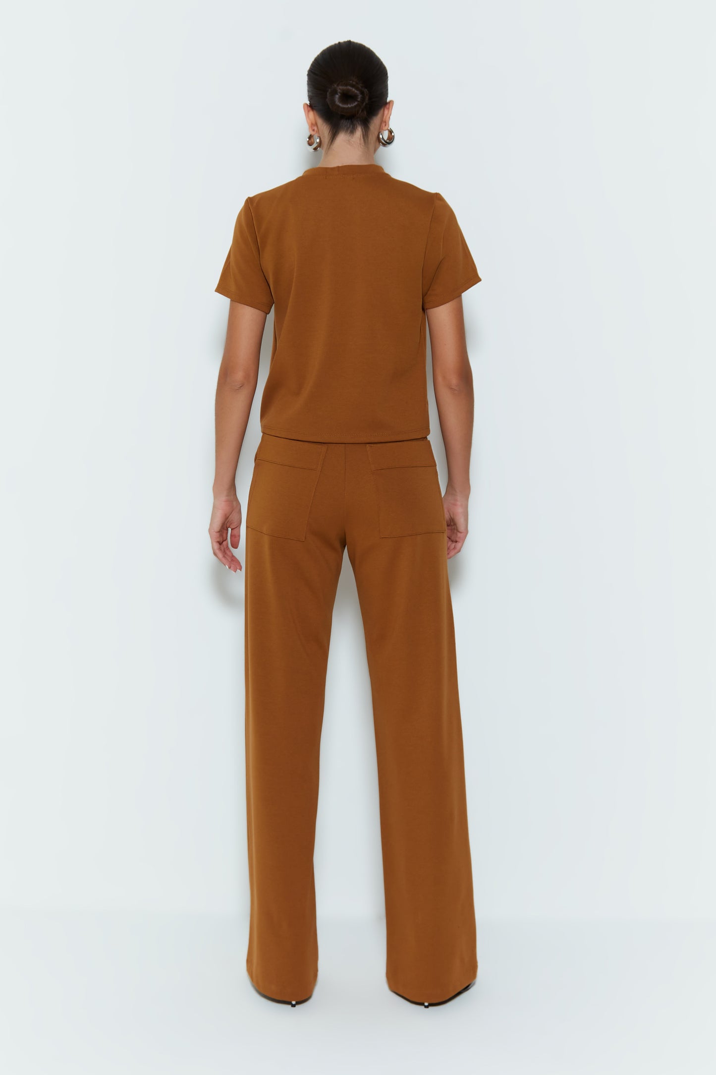 CALÇA PANTALONA COM FRISOS MARROM CHOCOLATE