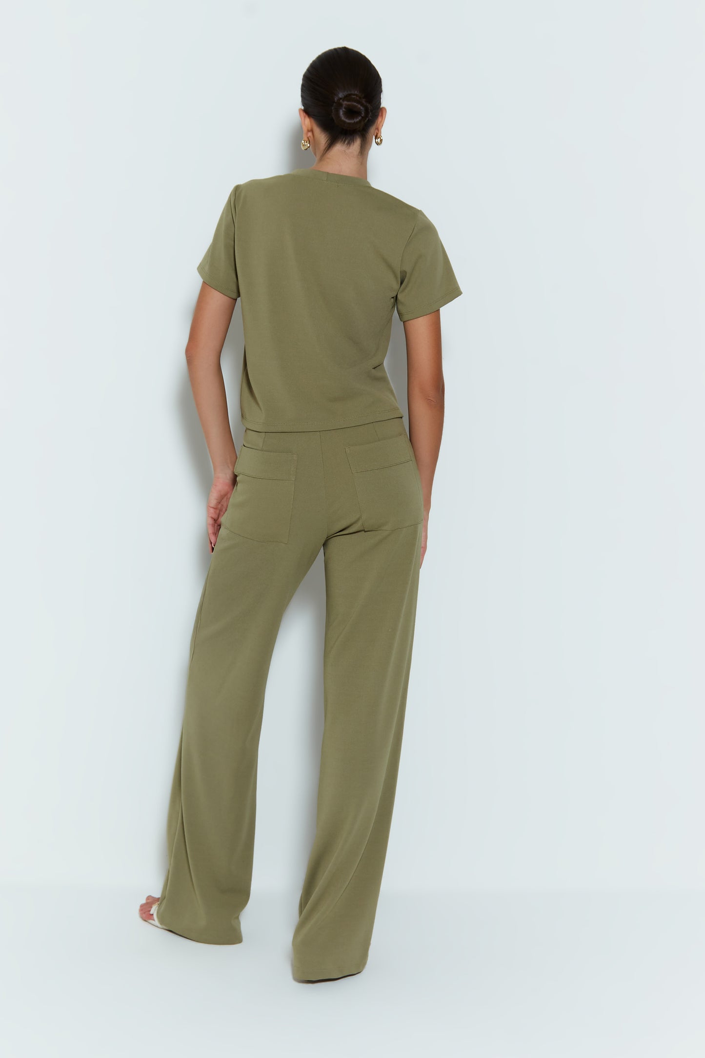CALÇA PANTALONA COM FRISOS VERDE MOSS