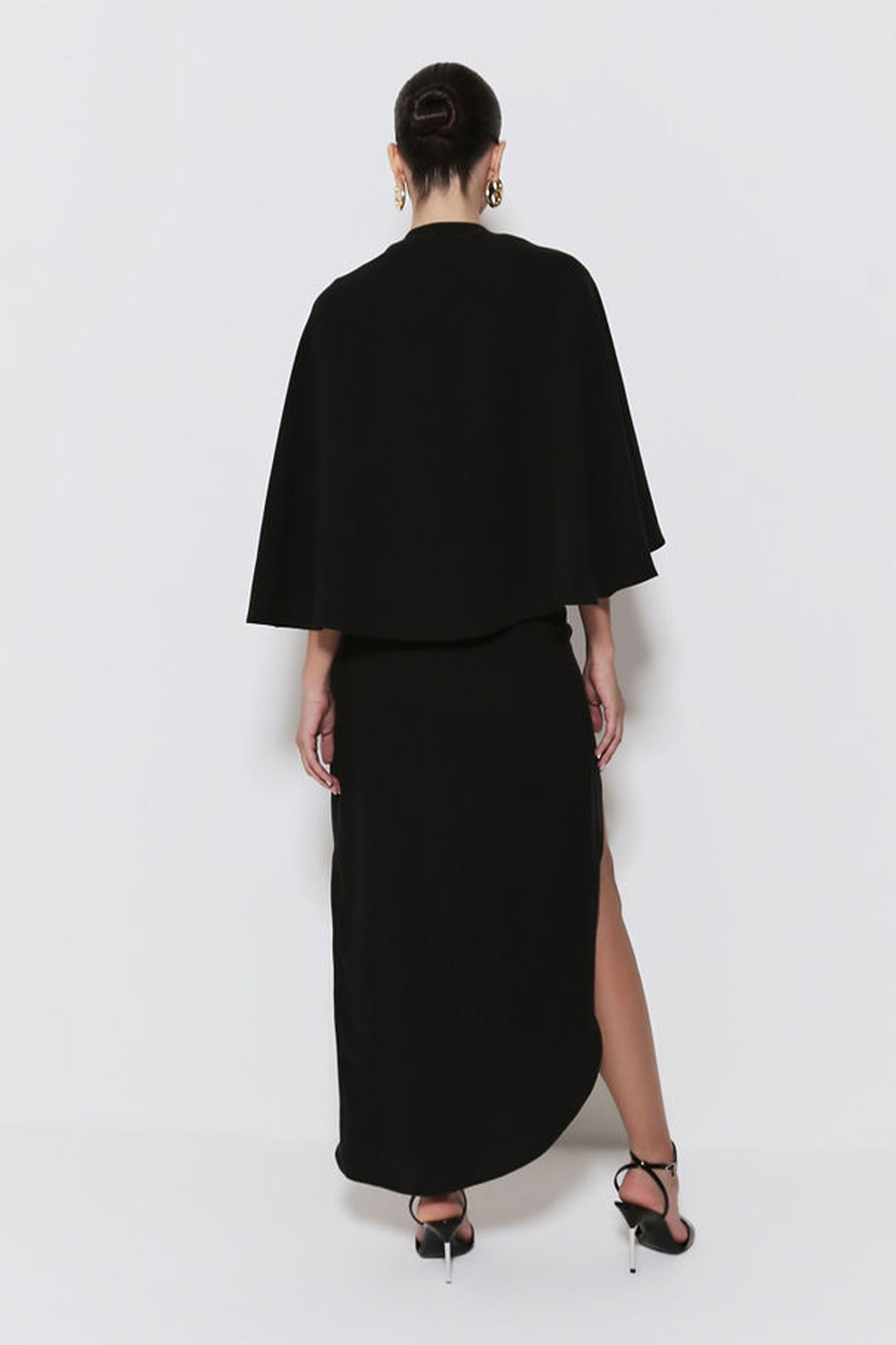 SAIA MIDI FLUIDA COM BARRA ASSIMETRICA E FENDA PRETO