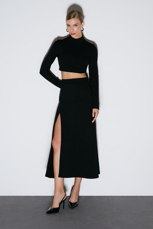 SAIA MIDI COM ELASTICO NO COS E FENDA FRONTAL PRETO