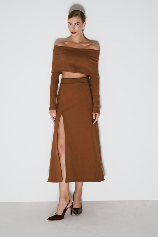 SAIA MIDI COM ELASTICO NO COS E FENDA FRONTAL MARROM CHOCOLATE