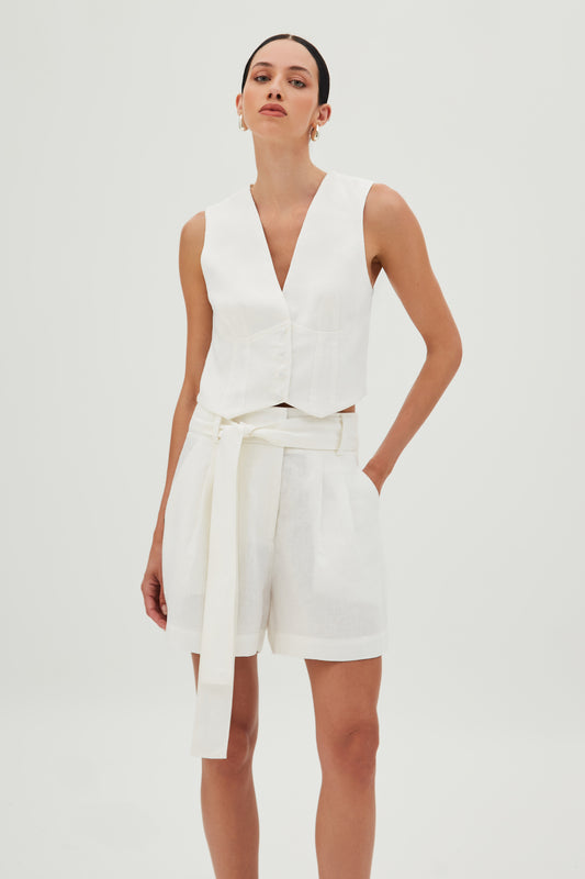 SHORTS CINTURA ALTA COM PREGAS FRONTAIS E FAIXA AMARRACAO BRANCO